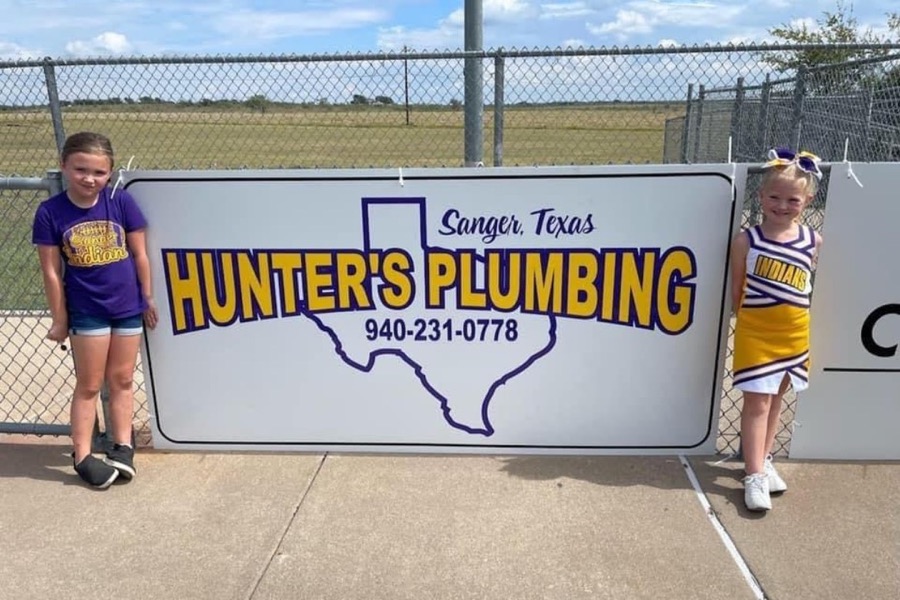 Hunter's Plumbing banner with Sanger, Texas branding